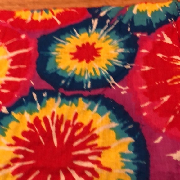 Red tie dye sunburst pattern printed bandana scarf - Picture 6 of 6